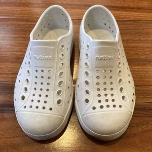 Native Kids White Perforated Water Shoes size C10